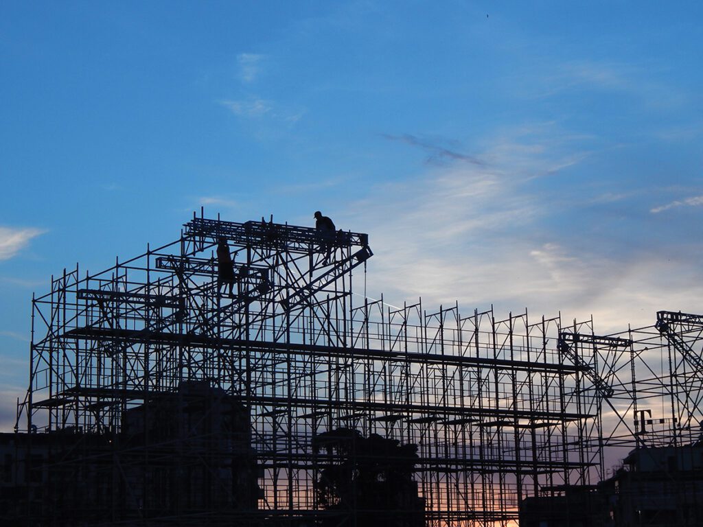 INSTAT: Prodhimi në vështirësi, industria dhe energjia me rënie, vetëm ndërtimi me rritje
